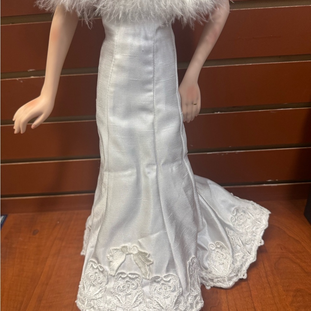 White Bridal Doll with Veil and Lace - Picture 13 of 13